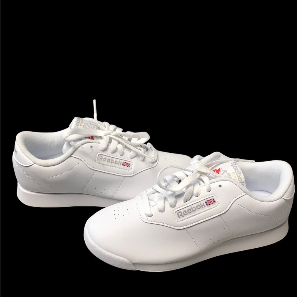 Women’s (White)classic Reeboks Tennis shoes